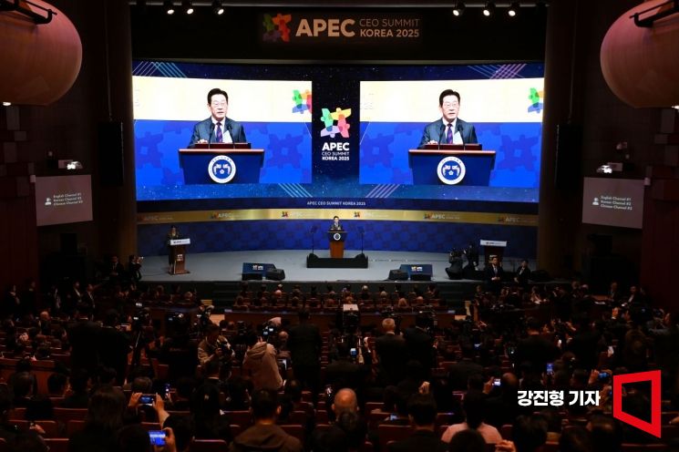 이재명 대통령이 29일 오전 경북 경주 예술의전당 화랑홀에서 열린 2025 아시아태평양경제협력체 최고경영자 서밋(APEC CEO SUMMIT)에서 기조연설을 하고 있다. 2025.10.29 강진형 기자