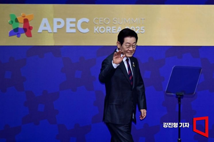 이재명 대통령이 29일 오전 경북 경주 예술의전당 화랑홀에서 열린 2025 아시아태평양경제협력체 최고경영자 서밋(APEC CEO SUMMIT)에서 기조연설을 하고 있다. 2025.10.29 강진형 기자