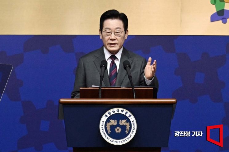 이재명 대통령이 29일 경북 경주예술의전당에서 열린  아시아태평양경제협력체(APEC) 정상회의 최고경영자(CEO) 서밋(Summit) 개회식에서 정상 특별연설을 하고 있다. 2025.10.29 강진형 기자