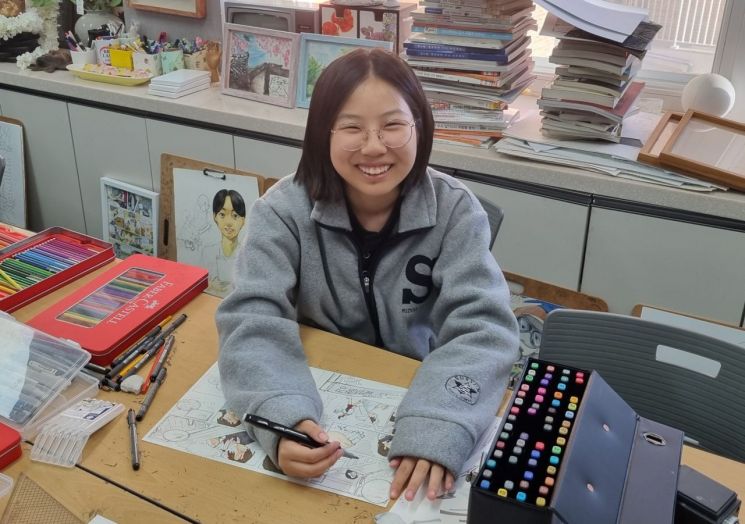 제15회 독도문예대전 미술부문에서 입상한 수륜중 박지현 양. 성주군 제공