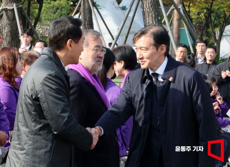 [포토] 이태원참사3주기 기억식에서 만난 조국-오세훈