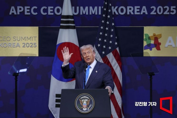 도널드 트럼프 미국 대통령이 29일 경북 경주 예술의전당에서 열린 '2025 아시아태평양경제협력체 최고경영자 서밋(APEC CEO SUMMIT)'에 참석해 정상 특별연설 하고 있다. 2025.10.29 강진형 기자