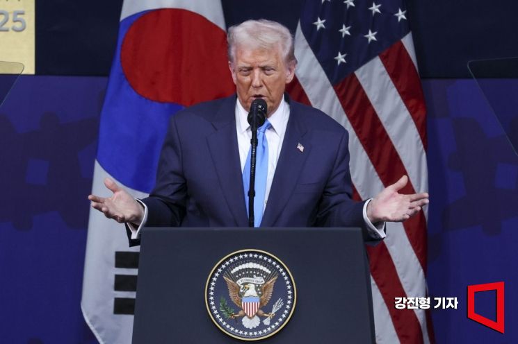 도널드 트럼프 미국 대통령이 29일 경북 경주 예술의전당에서 열린 '2025 아시아태평양경제협력체 최고경영자 서밋(APEC CEO SUMMIT)'에 참석해 정상 특별연설 하고 있다. 2025.10.29 강진형 기자