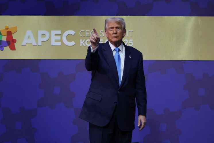 'NO 트럼프 시위대' 한미정상회담장 진입 시도…경찰과 대치 중