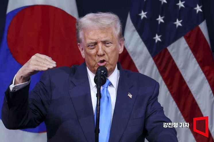 도널드 트럼프 미국 대통령이 29일 경북 경주 예술의전당에서 열린 '2025 아시아태평양경제협력체 최고경영자 서밋(APEC CEO SUMMIT)'에 참석해 정상 특별연설 하고 있다. 2025.10.29 강진형 기자