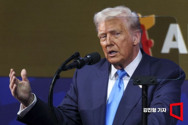 도널드 트럼프 미국 대통령이 29일 경북 경주 예술의전당에서 열린 '2025 아시아태평양경제협력체 최고경영자 서밋(APEC CEO SUMMIT)'에 참석해 정상 특별연설 하고 있다.