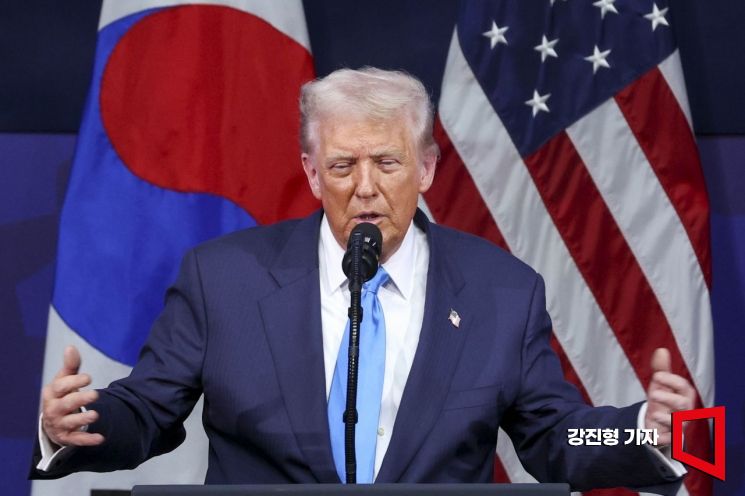 도널드 트럼프 미국 대통령이 29일 경북 경주 예술의전당에서 열린 '2025 아시아태평양경제협력체 최고경영자 서밋(APEC CEO SUMMIT)'에 참석해 정상 특별연설 하고 있다. 강진형 기자