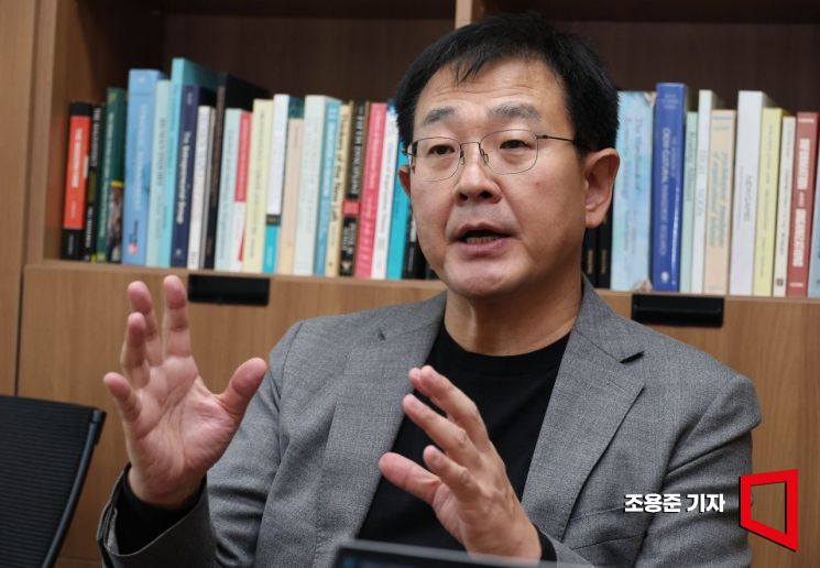 이무원 연세대 경영학과 교수가 서울 신촌 연세대 경영관에서 아시아경제와 인터뷰 하고 있다. 조용준 기자