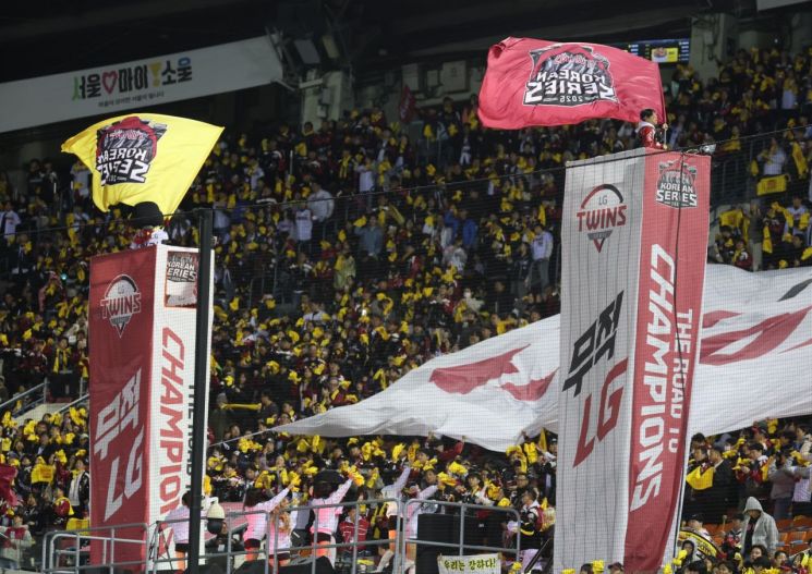 [2025국감]한국시리즈 티켓 999만원…지적에도 정부 손 놓아