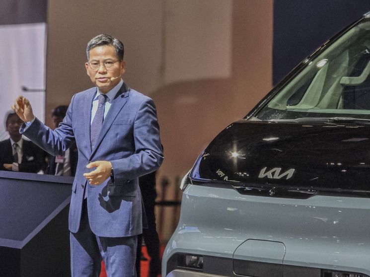 김상대 기아 PBV비즈니스사업부장이 29일 재팬모빌리티쇼2025에서 PV5 차량을 소개하고 있다. 한국자동차기자협회 제공