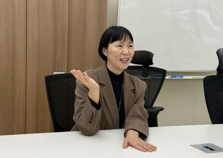 이연희 한국전자통신연구원(ETRI) 재정·경제정책지능연구센터장이 24일 대전 ETRI 사무실에서 아시아경제와 만나 인터뷰를 하고 있다. 김평화 기자