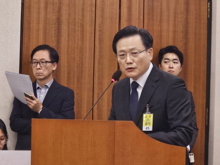 "300일간 자료 한 장도 못받아" 국회서 무릎 꿇은 제주항공 참사 유족[2025국감]