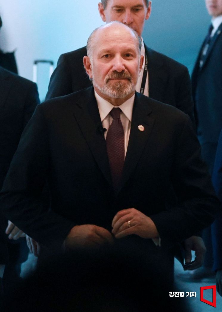 하워드 러트닉 미국 상무장관이 29일 경북 경주예술의전당에서 열린 아시아태평양경제협력체(APEC) 정상회의 최고경영자(CEO) 서밋(Summit) 한미 비지니스 라운드 테이블 행사에 참석하고 있다. 2025.10.29 강진형 기자