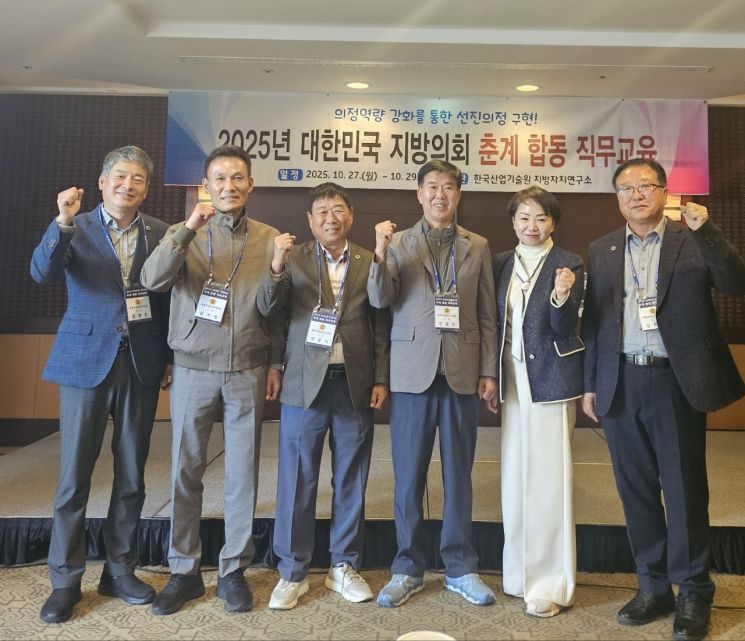 시계 방향으로 국민의힘 소속 김광운·윤지성·김충식·김동빈·홍나영(원내대표) 김학서 세종시의원.