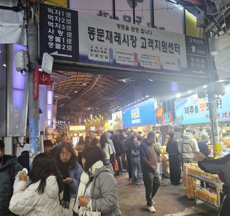 세종시의원들이 찾은 제주동 동문시장 야간경제.