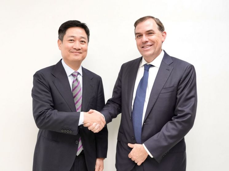 [경주APEC]홍범식 LGU+대표-맷 가먼 AWS CEO 회동…AI·클라우드 협력 강화