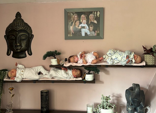 장난감 아닌 위로의 대상, 英여성 사이서 '아기 인형' 인기