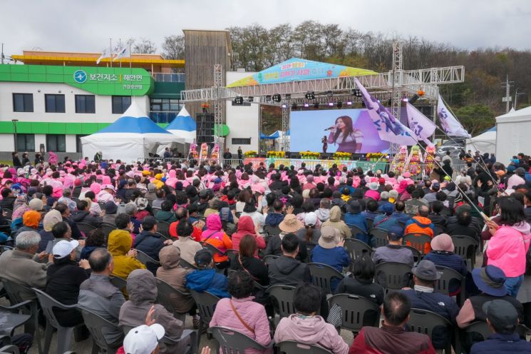 2024 청춘양구 펀치볼시래기사과 축제 모습. 양구군 제공