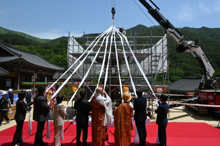 '국보 화엄사 각황전 석등' 3년만에 제자리로 돌아온다
