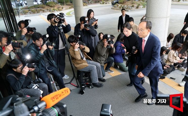 [포토] '내란 중요임무 종사'혐의 추경호, 특검 출석