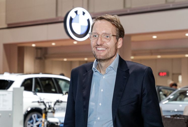 29일 재팬모빌리티쇼2025 BMW 전시관에서 한국 취재진과 만난 미하엘 라트 BMW그룹 수소부문 총괄부사장. 한국자동차기자협회 제공