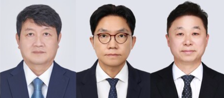 (왼쪽부터)이진원 현대L&C 대표이사 부사장, 이종근 현대지에프홀딩스 경영전략실장 부사장, 유재기 현대에버다임 대표이사(내정) 전무. 현대백화점그룹 제공