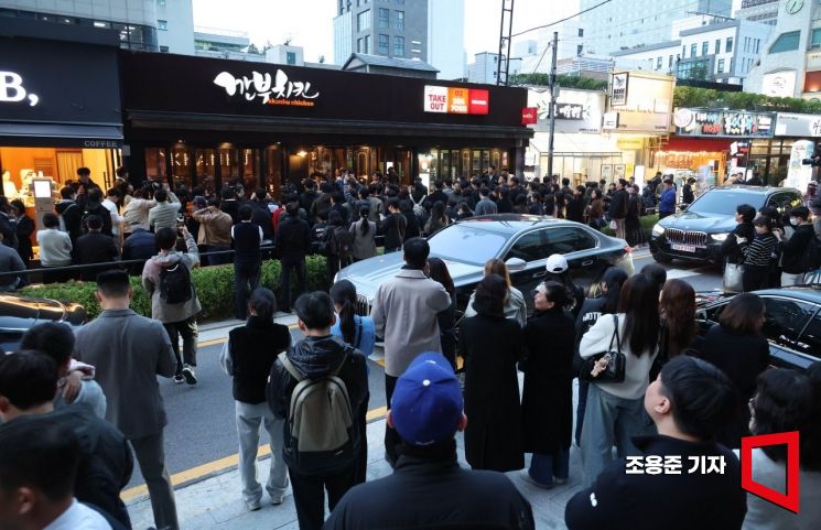 [포토] 이재용, 정의선, 젠슨황 회장이 만나는 치킨집