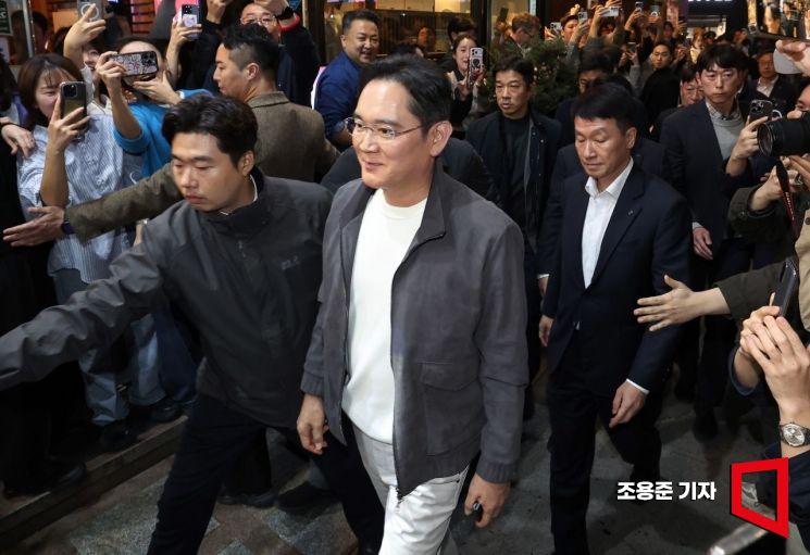 [포토] 치맥 회동장소로 이동하는 이재용 회장