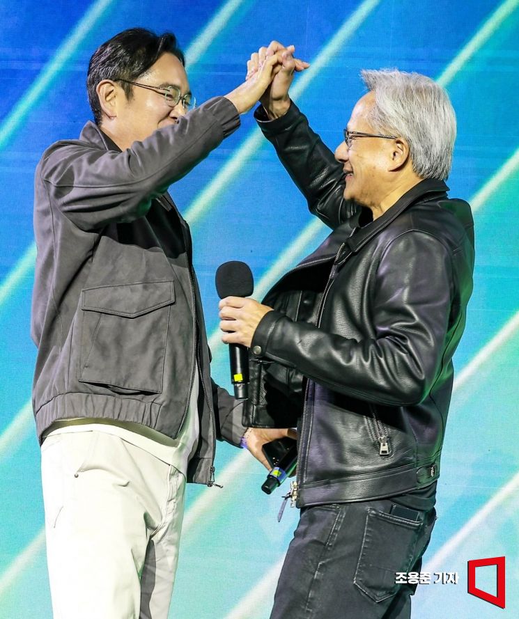 [포토] 손 맞잡은 젠슨황과 이재용 회장