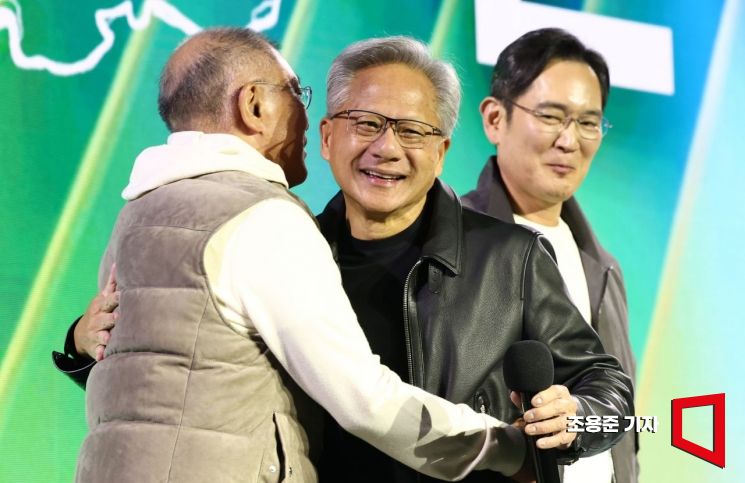 젠슨 황 엔비디아 최고경영자와 이재용 삼성전자 회장, 정의선 현대차그룹 회장이 지난달 30일 서울 코엑스에서 열린 엔비디아의 그래픽카드(GPU) '지포스' 출시 25주년 행사에 참석해 있다. 조용준 기자