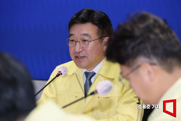 윤호중 행정안전부 장관이 31일 서울 종로구 정부서울청사에서 열린 국정자원 행정정보시스템 화재 관련 중앙재난안전대책본부회의에 참석, 복구 현황에 대해 발언하고 있다. 2025.10.31 조용준 기자