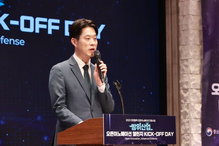 노용석 중소벤처기업부 차관이 31일 서울 영등포구 루나미엘레에서 열린 ‘방위산업 오픈이노베이션 챌린지 KICK-OFF DAY’에서 인사말을 하고 있다. 중기부