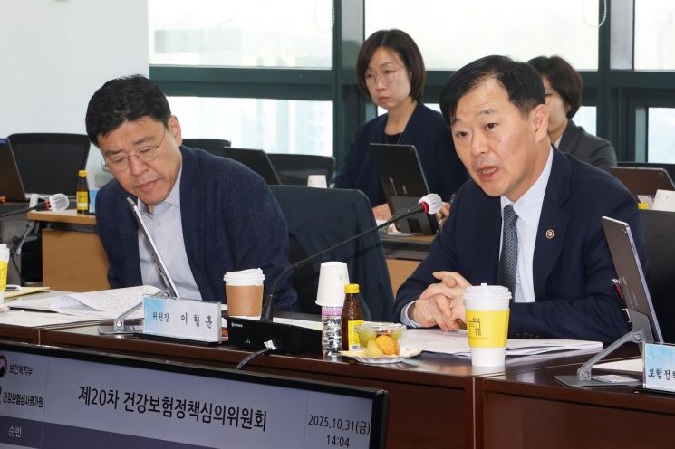 31일 열린 '2025년 제20차 건강보험정책심의위원회'에서 이형훈 보건보지부 제2차관이 발언하고 있다. 보건복지부