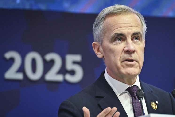 마크 카니 캐나다 총리가 31일 경북 경주 예술의전당에서 열린 2025 아시아태평양경제협력체(APEC) 최고경영자(CEO) 서밋에서 연설하고 있다. 연합뉴스