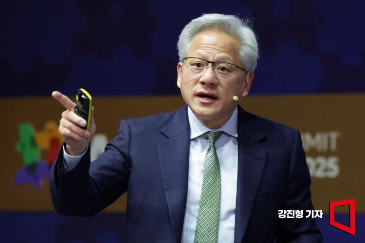 Jensen Huang: "Surging Demand for Blackwell Chips... Additional Wafer Orders Placed with TSMC"