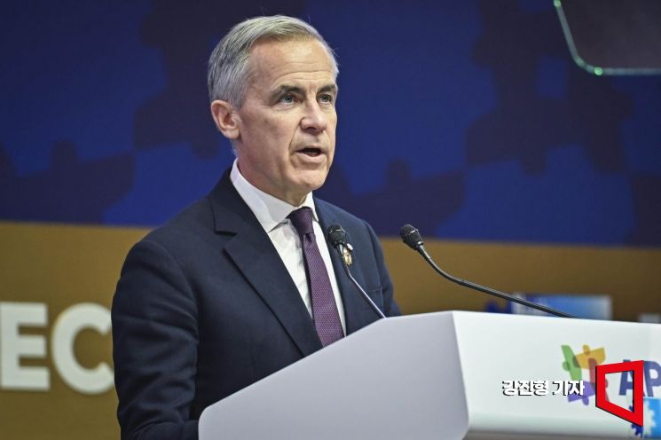 마크 카니 캐나다 총리가 지난달 31일 경북 경주예술의전당에서 열린 아시아태평양경제협력체(APEC) 정상회의 최고 경영자(CEO) 서밋에서 정상 특별연설을 하고 있다. 2025.10.31 강진형 기자