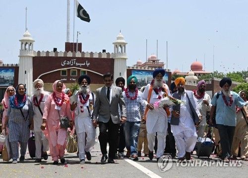 2023년 당시 파키스탄 찾은 인도 시크교도들. EPA연합뉴스 제공