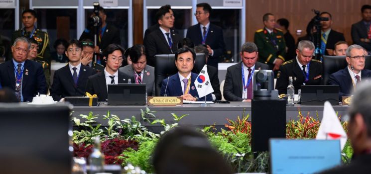 안규백 국방부 장관이 1일 말레이시아 쿠알라룸푸르에서 열린 아세안 확대 국방장관회의에 참석해 있다. 연합뉴스