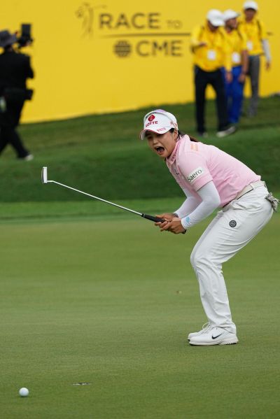 최혜진이 메이뱅크 챔피언십 4라운드 18번 홀에서 버디 퍼팅을 놓친 뒤 아쉬워하고 있다. 쿠알라룸푸르(말레이시아)=AP연합뉴스