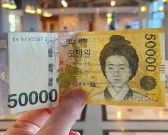 ‘아시아태평양경제협력체(APEC)’ 현장에서 이재용 삼성전자 회장을 우연히 만나 커피 한 잔을 선물한 직원이 5만원을 받은 일화가 전해졌다. 스레드 캡처