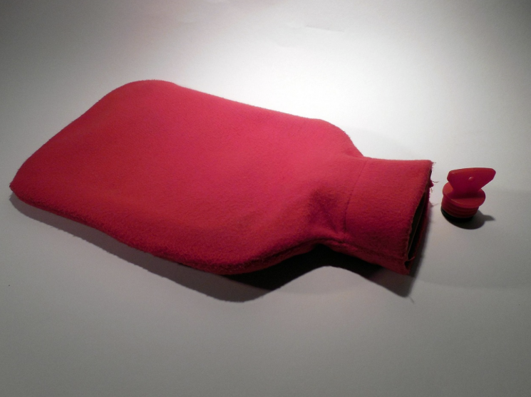 온수 주머니. 사진은 기사의 특정 내용과 관련 없음. 픽사베이