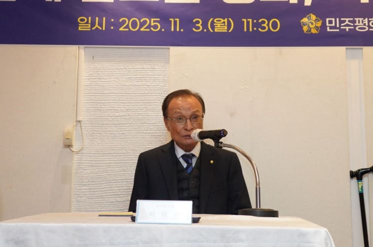 이해찬 민주평통 수석부의장이 3일 서울 종로구의 한 식당에서 개최된 간담회에서 발언하고 있다. 민주평통