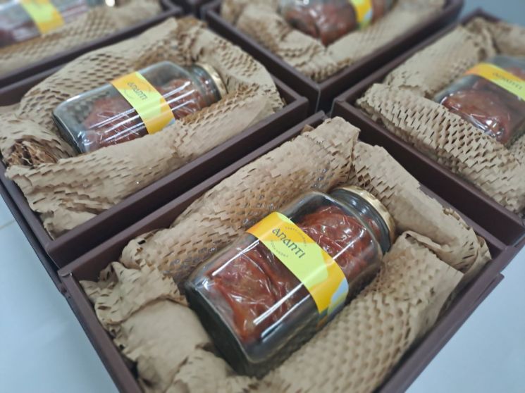 아랍에미리트 대표단의 입맛을 사로잡은 볶음김치. 아난티는 진공포장해 선물했다.