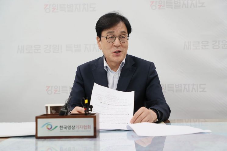 김광래 강원특별자치도 경제부지사가 3일 해양수산부의 핵심 어촌재생 정책인 '2026년도 어촌신활력증진사업' 공모 결과 발표를 앞두고 있다고 밝히고 있다. 강원도 제공