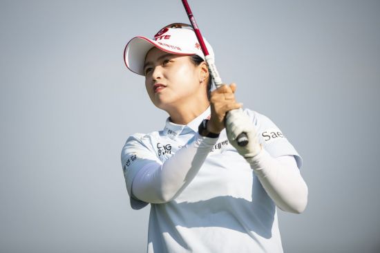 최혜진이 메이뱅크 챔피언십에서 준우승을 차지해 세계랭킹을 17위로 끌어올렸다. AP연합뉴스