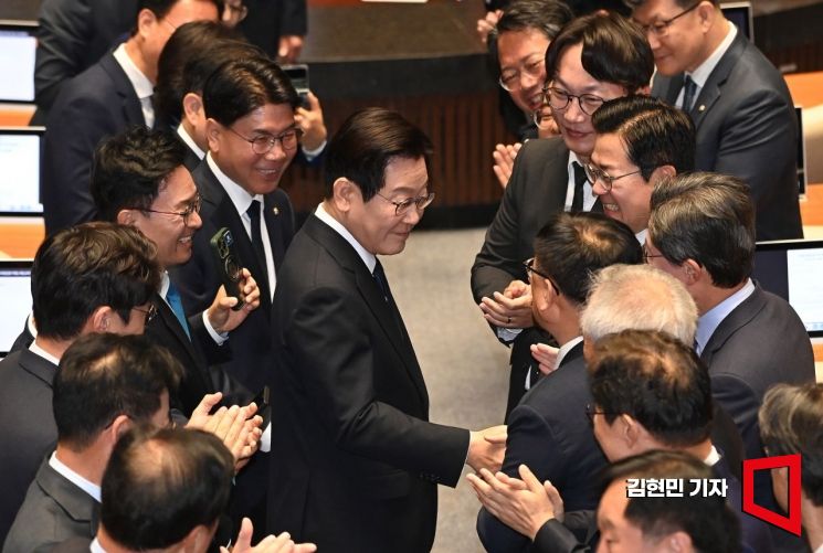 이 대통령 "국방 외부 의존은 국민 자존심 문제…자주국방 앞당길 것"