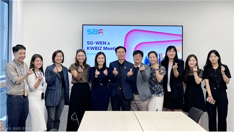 지난달 30일 싱가포르 SBF 사옥에서 박치형 한국여성경제인협회 상근부회장(왼쪽에서 여섯 번째)과 싱가포르 여성기업 교류 사절단이 SG-WEN의 관계자들과 기념촬영을 하고 있다. 한국여성경제인협회
