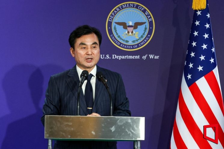 안규백 국방부 장관이 4일 오후 서울 용산구 국방부 청사에서 제57차 한미안보협의회의(SCM)를 마치고 가진 공동기자회견에서 취재진의 질문에 답하고 있다. 사진공동취재단