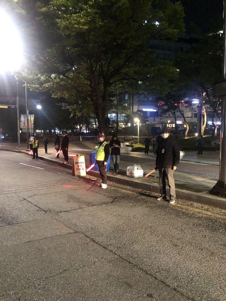 성남 판교 유스페이스 인근에서 관외택시 불법 영업 합동단속 중인 모습. 성남시 제공