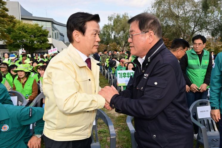 진주시－산청군, 진양호 및 상류 지역 공동 환경정화 활동 실시